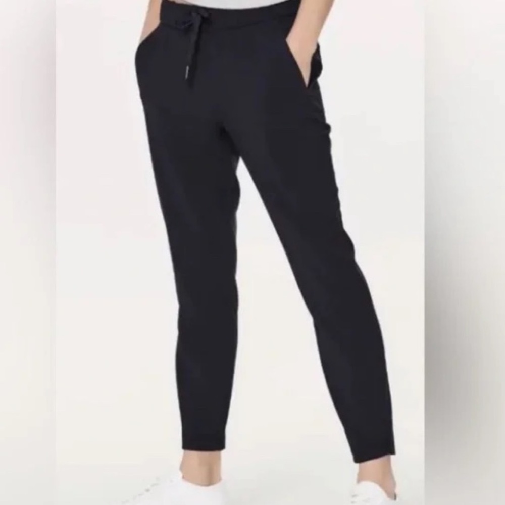 On the Fly woven Lululemon VGUC 25” black pant